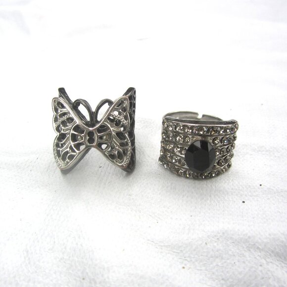 VTG PAIR OF RINGS, SILVERTONE 1 BUTTERFLY 1 BLACK STONE CENTER W/CLEAR CRYSTALS - Picture 1 of 5